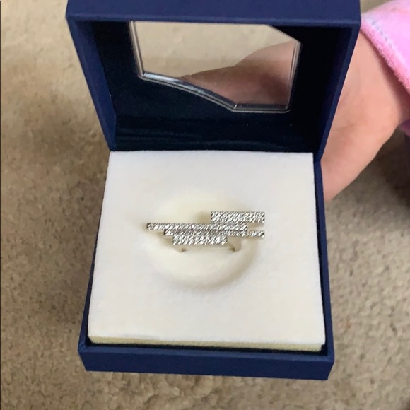 Swarovski Chrystal Statement Ring - Picture 4 of 5